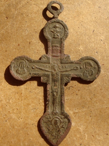 Нательный крестик найден на дороге в Малую Кракотку